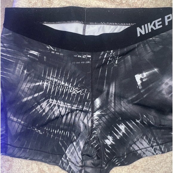 Nike Pro Workout Short - Picture 2 of 2